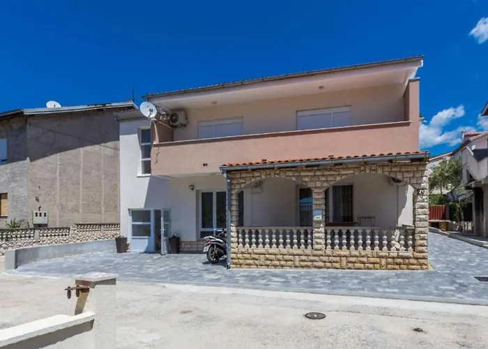 Spacious Two Sis Apartments In Zadar With Terrace