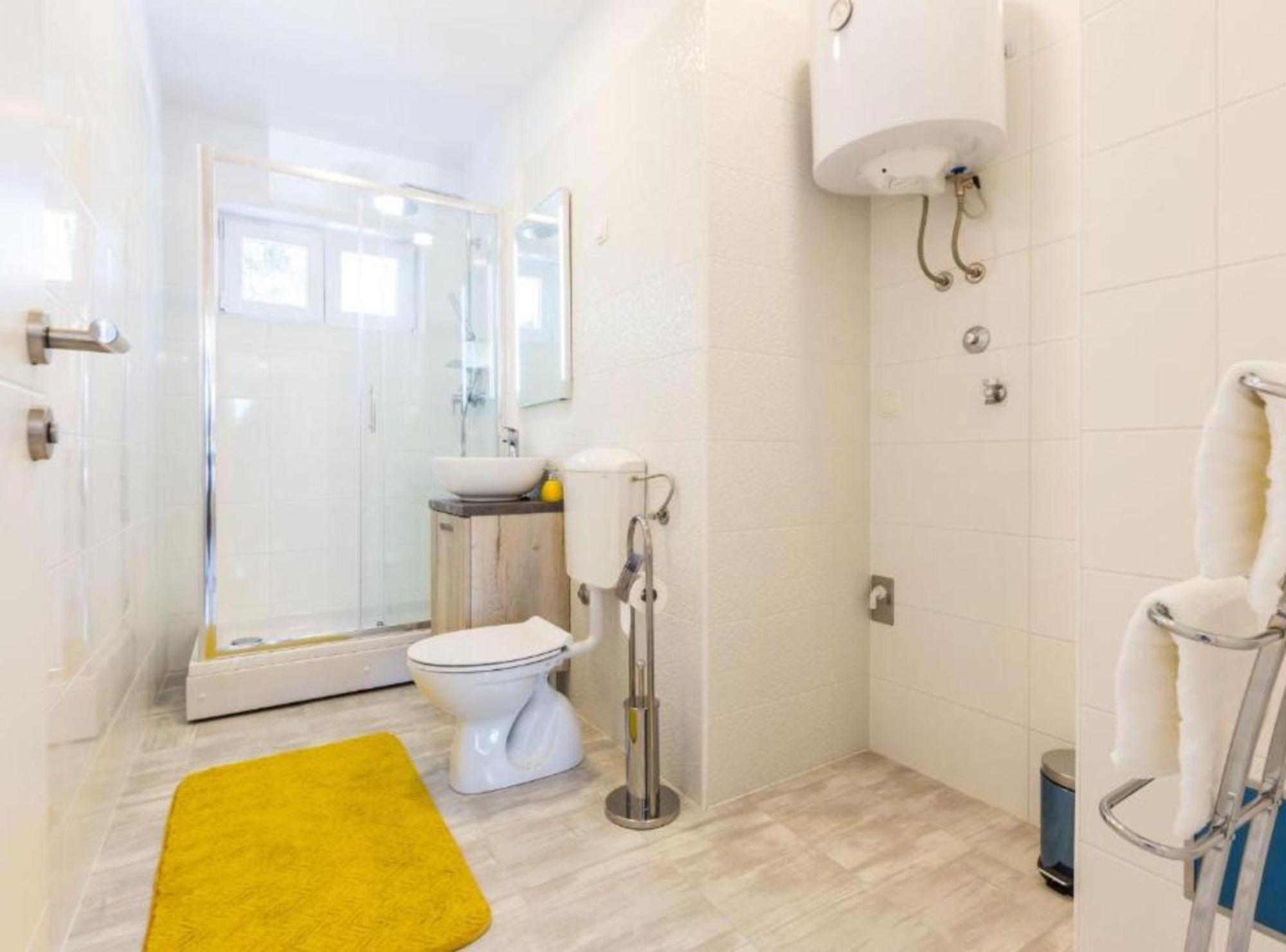 Spacious Two Sis In With Terrace