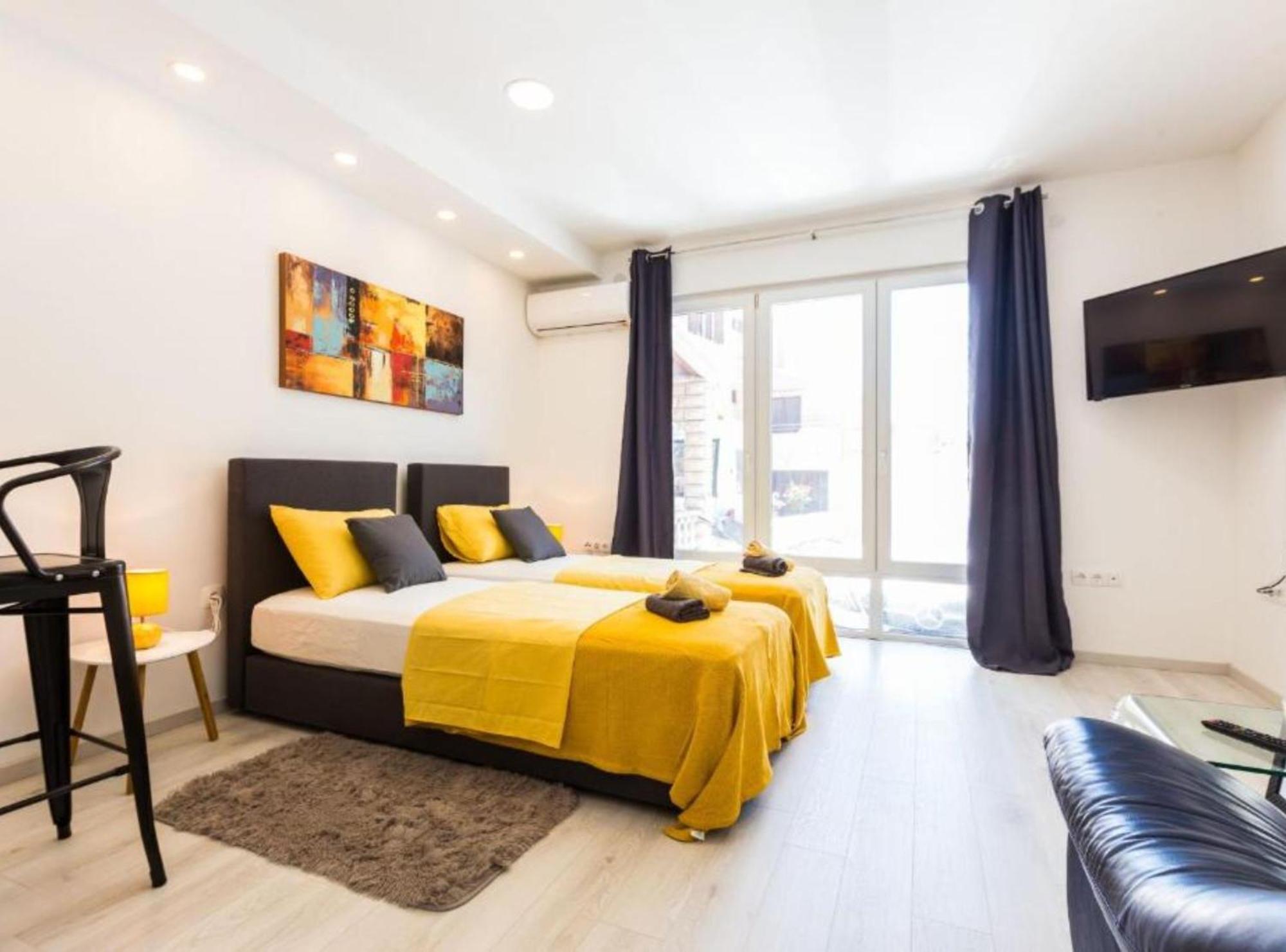 Spacious Two Sis In With Terrace