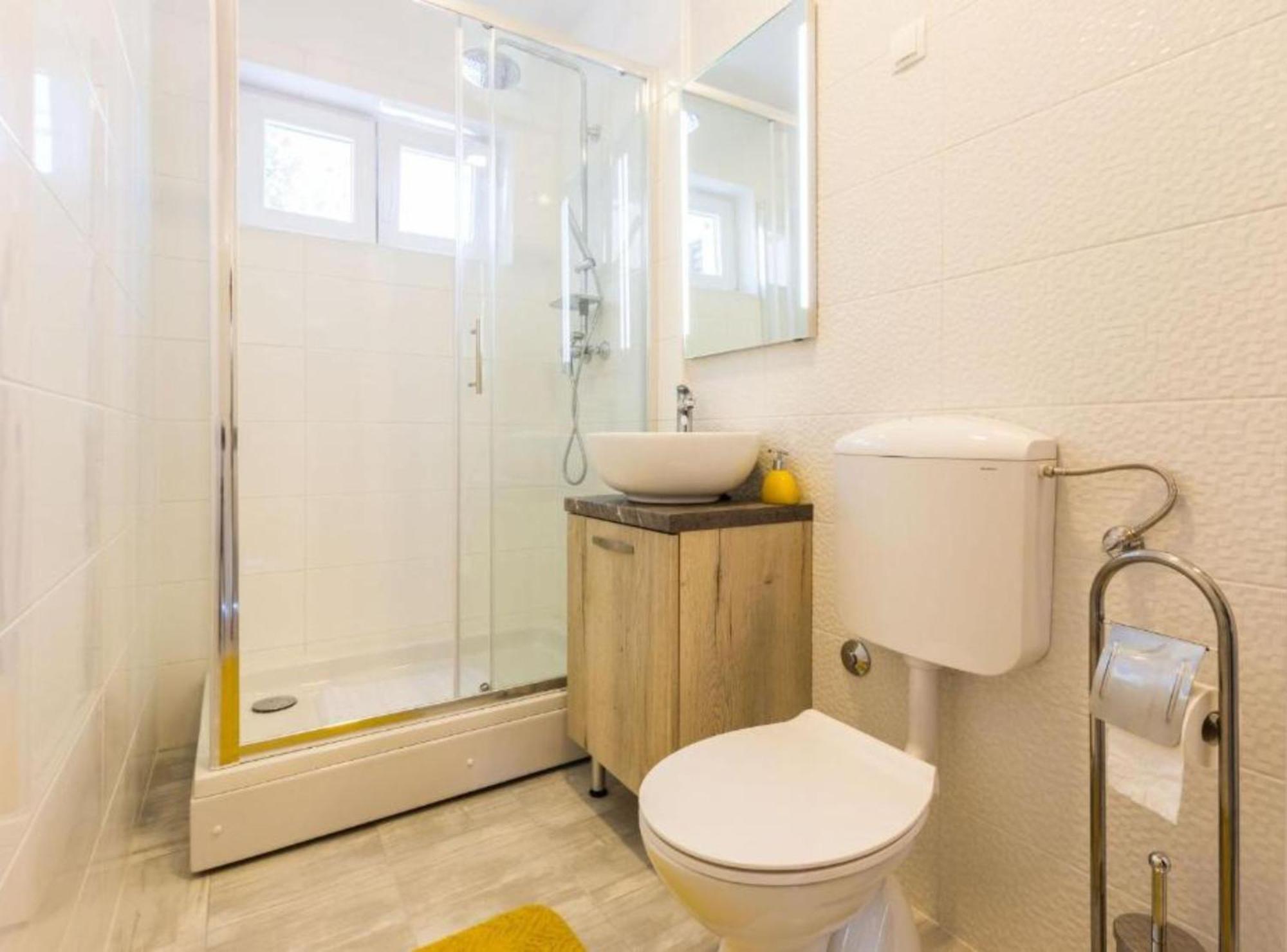 Apartman Spacious Two Sis In With Terrace