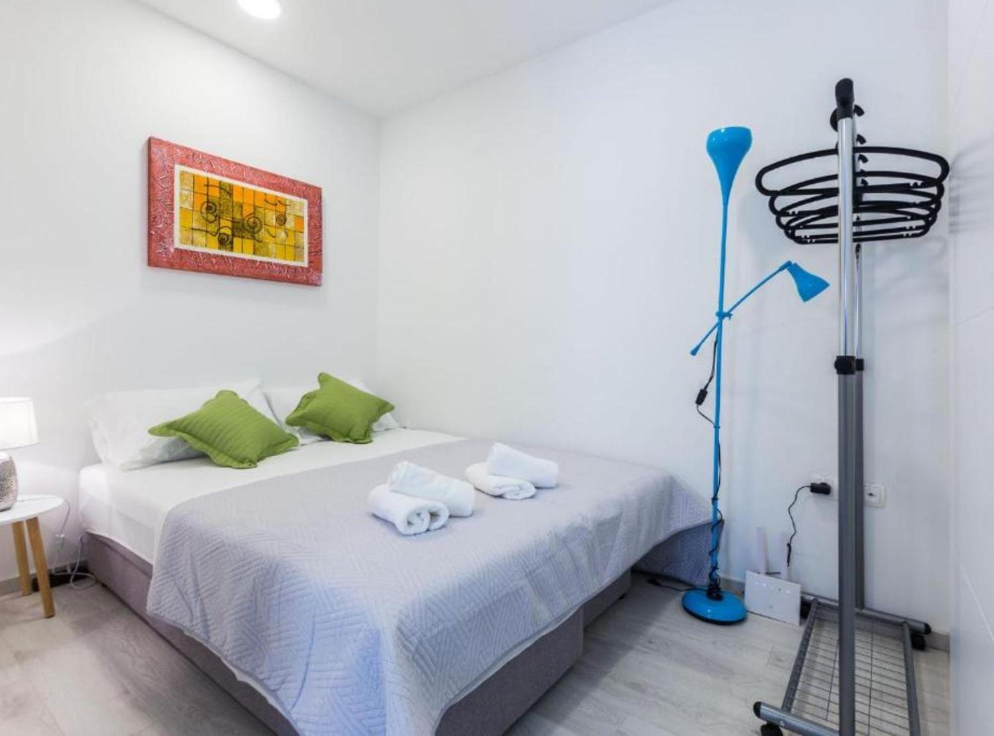 Apartman Spacious Two Sis In With Terrace *